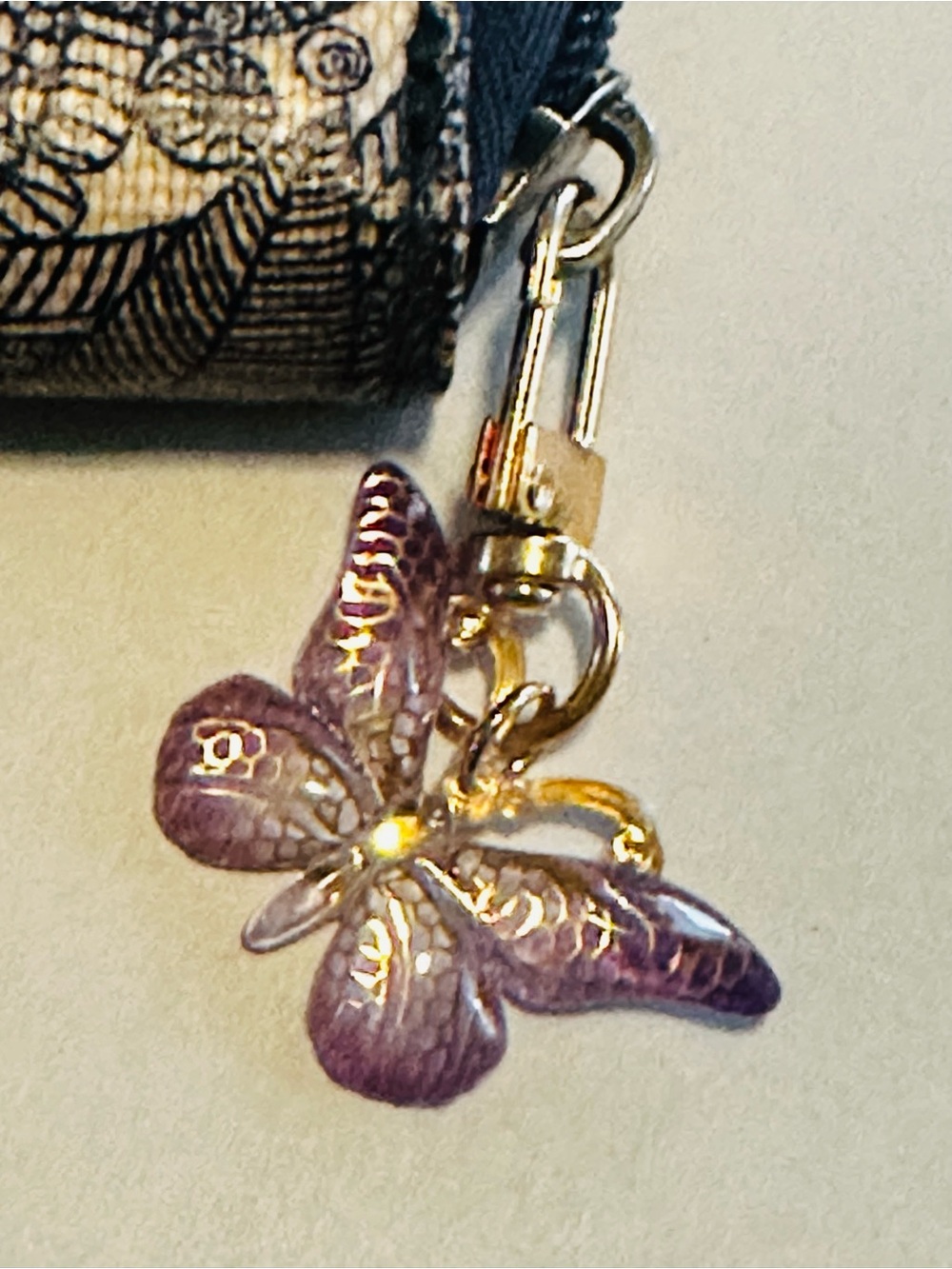 Sakroots Navy and Cream Floral Zip-Around Wallet with Butterfly Charm - Picture 4 of 6